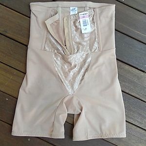 Nwt Size Large Cupid high waist shaping short.